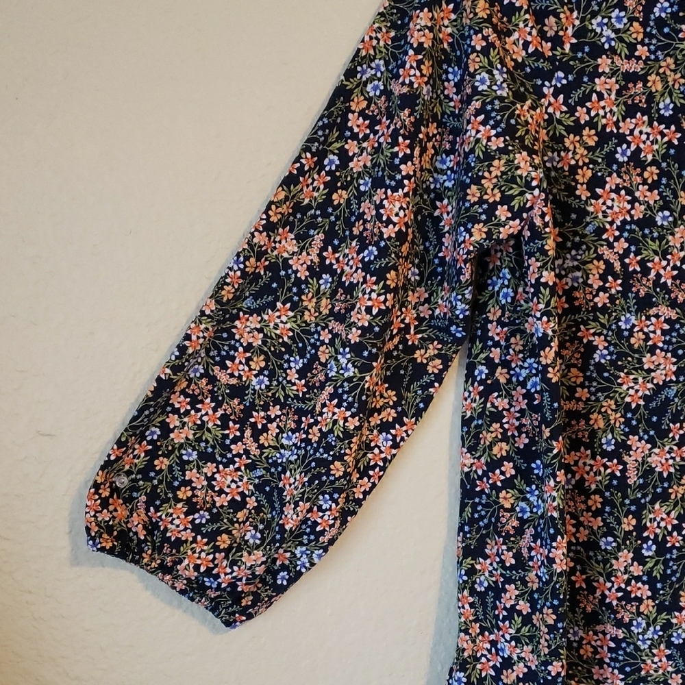 Vince Camuto Navy Floral Top - Picture 5 of 7